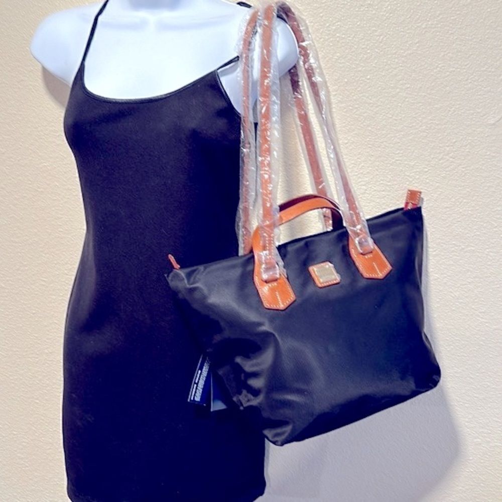 Dooney & Bourke NWT Leighton black nylon and leather satchel/ shoulder bag - Picture 8 of 11